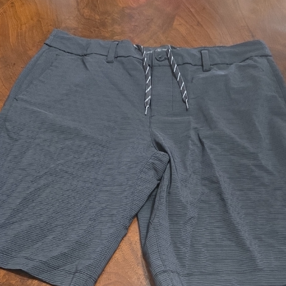 Hang Ten Men's Charcoal Textured Swim Hybrids